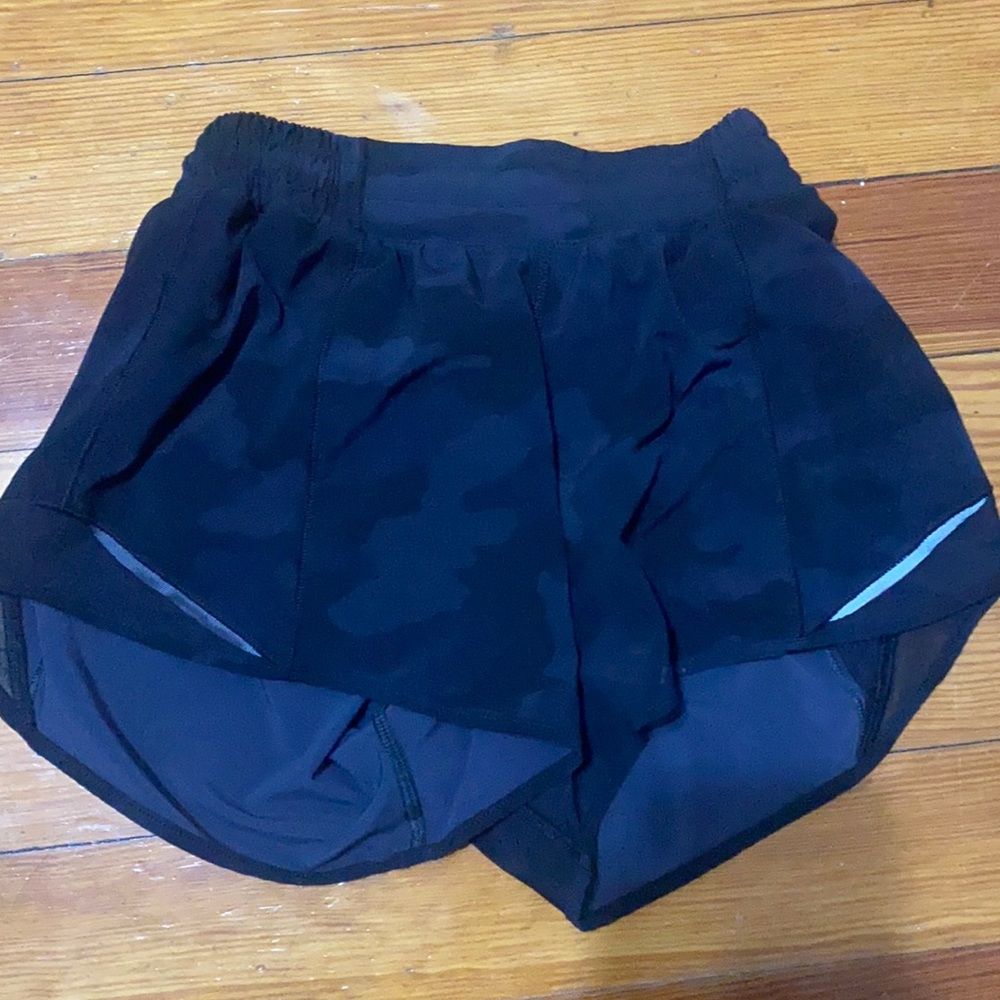 Lululemon hotty hot shorts in black camo